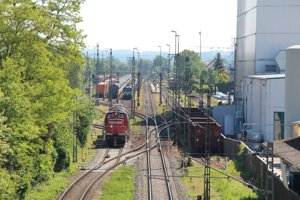 Güterzüge in einem Verschubbahnhof